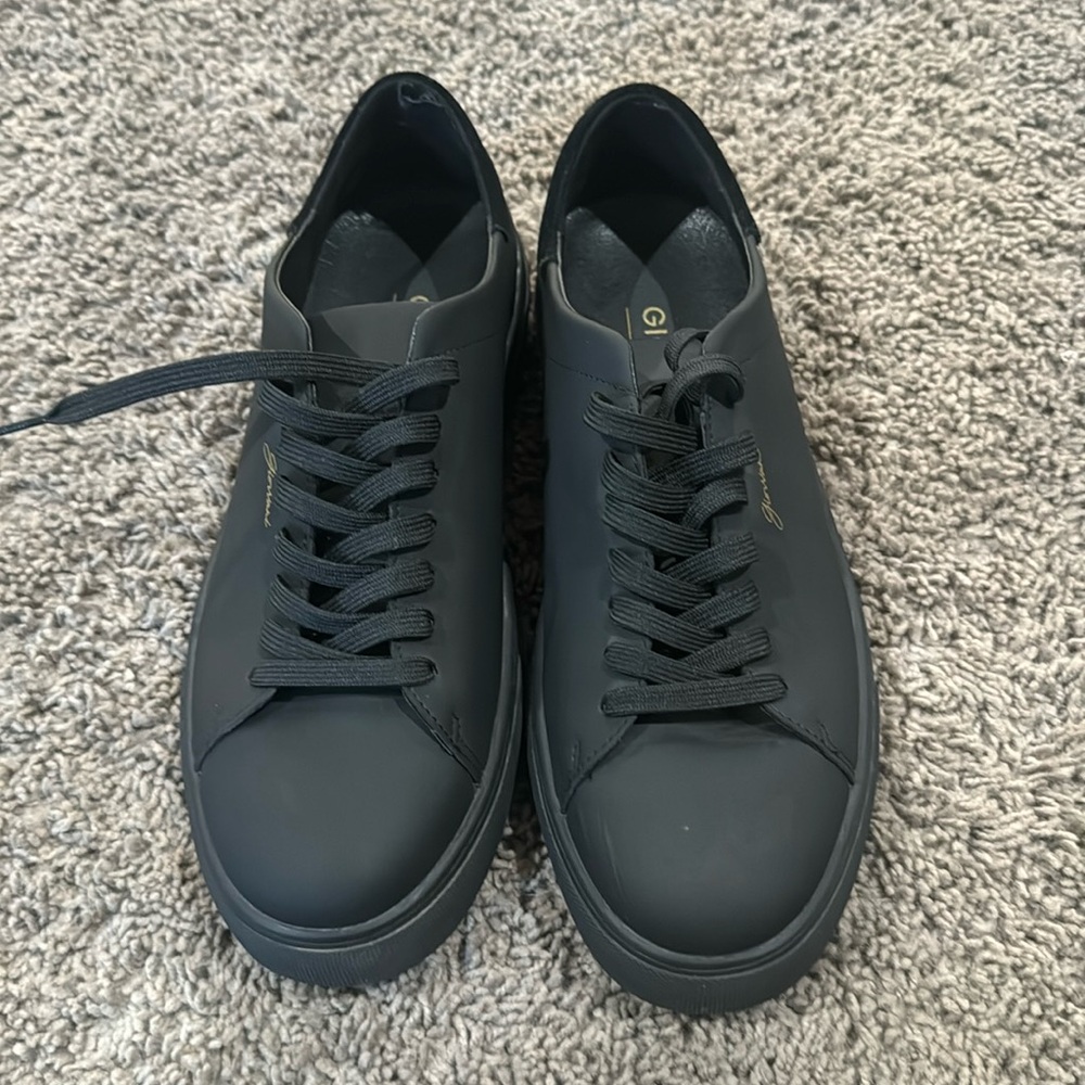 Men’s Giovanni Milan size 9